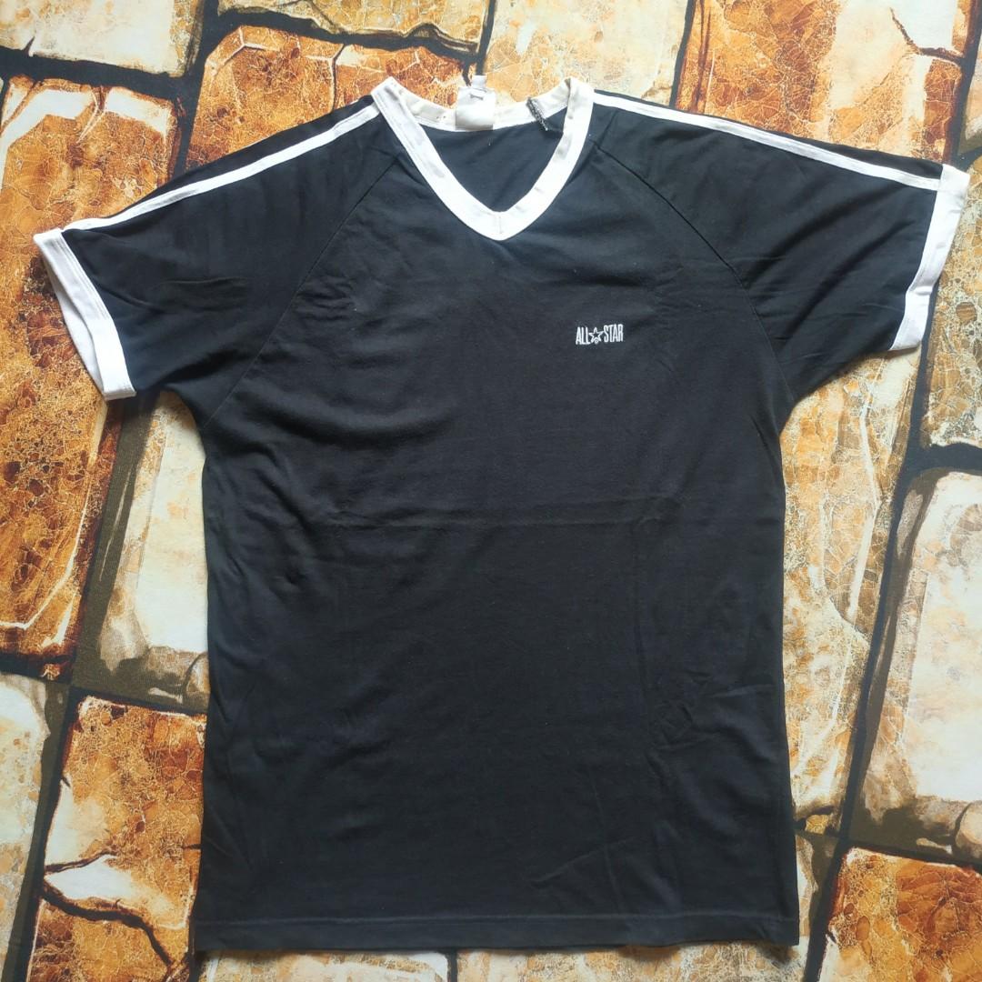 Converse ringer (Category: Tshirts & Polo Shirts) located in Tanah Merah. Submitted by 19_bundle_jalanan_90 (Listing ID 1128918943, Image 1). Description: pit 20/27 kondisi 8/10 ringer + 2 lining di bahu all star sulam di dada tiada msalah koyak/faded rm20 tdk trmasuk pos.