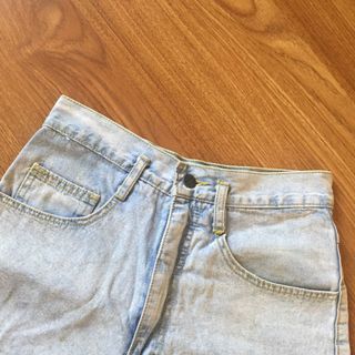 (Category: ) located in . Submitted by alydeclutters_ (Listing ID 1128900816, Image 1). Description: .