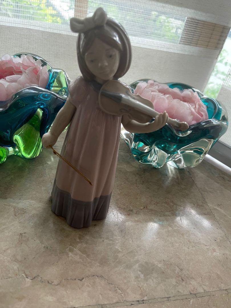 Lladro Girl Holding a Violin from (Category: Other Home Decor) located in Paranaque City. Submitted by iamdja (Listing ID 1128910022, Image 2). Description: Lladro Nao girl holding a violin,from The childhood collection.