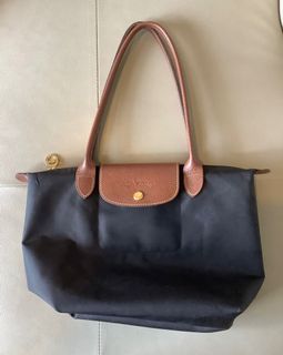(Category: ) located in . Submitted by sel.sells (Listing ID 1128953607, Image 1). Description: .