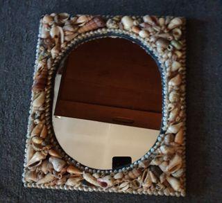 Mirror with shell design