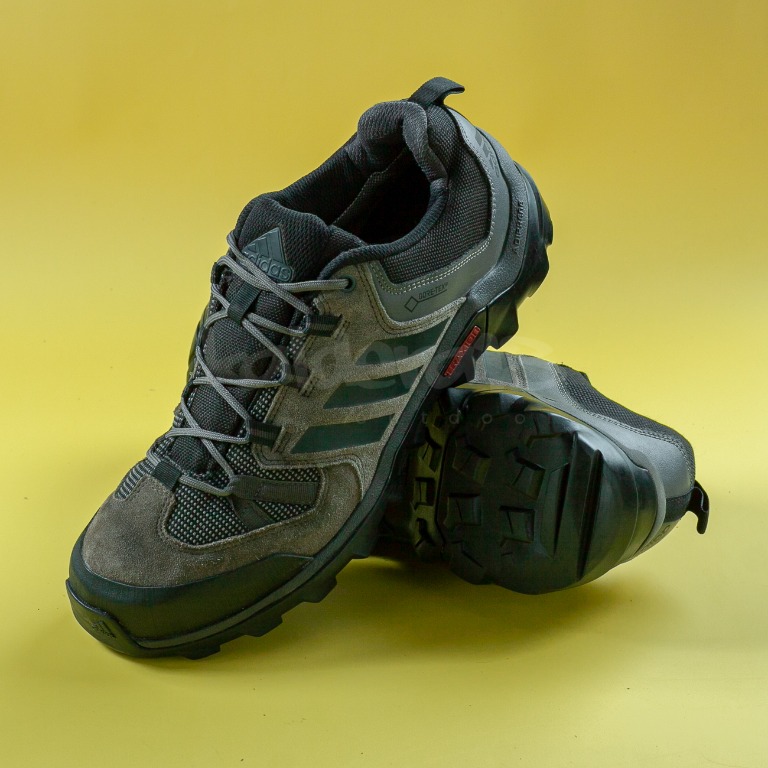 Sepatu gunung adidas goretex 2025