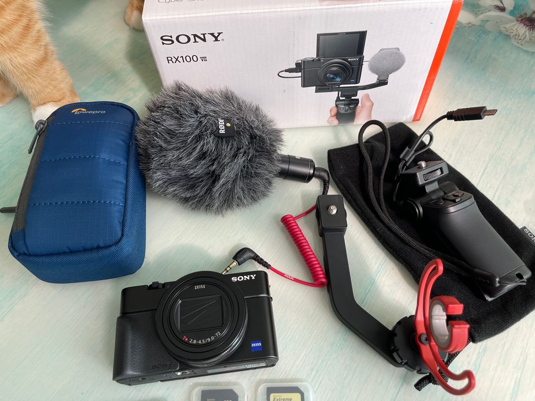 Sony RX100 m7 VII body + shooting grip kit, Photography, Cameras on