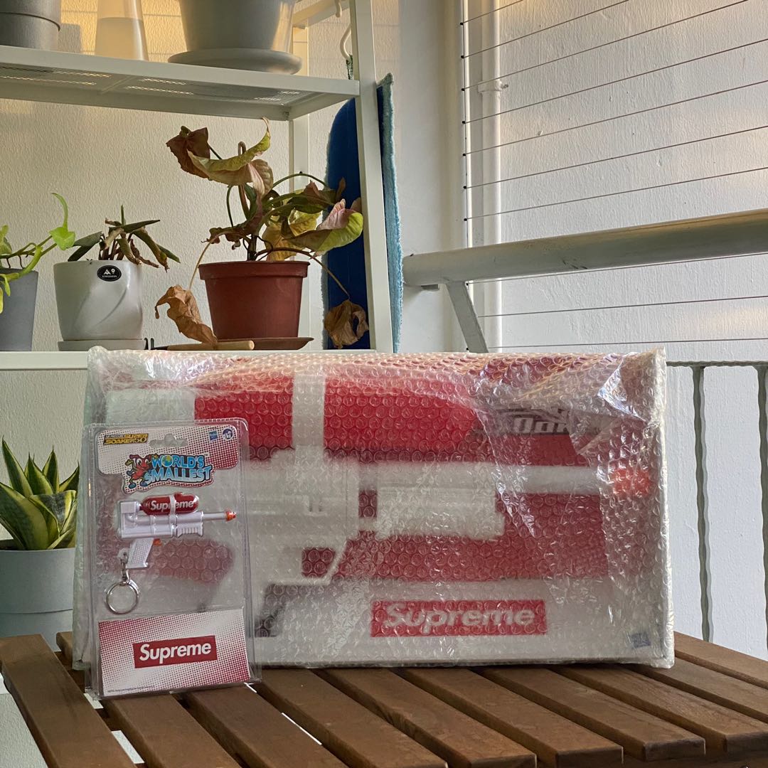 SS19 Supreme Super Soaker 50 Water Blaster and Keychain Hobbies