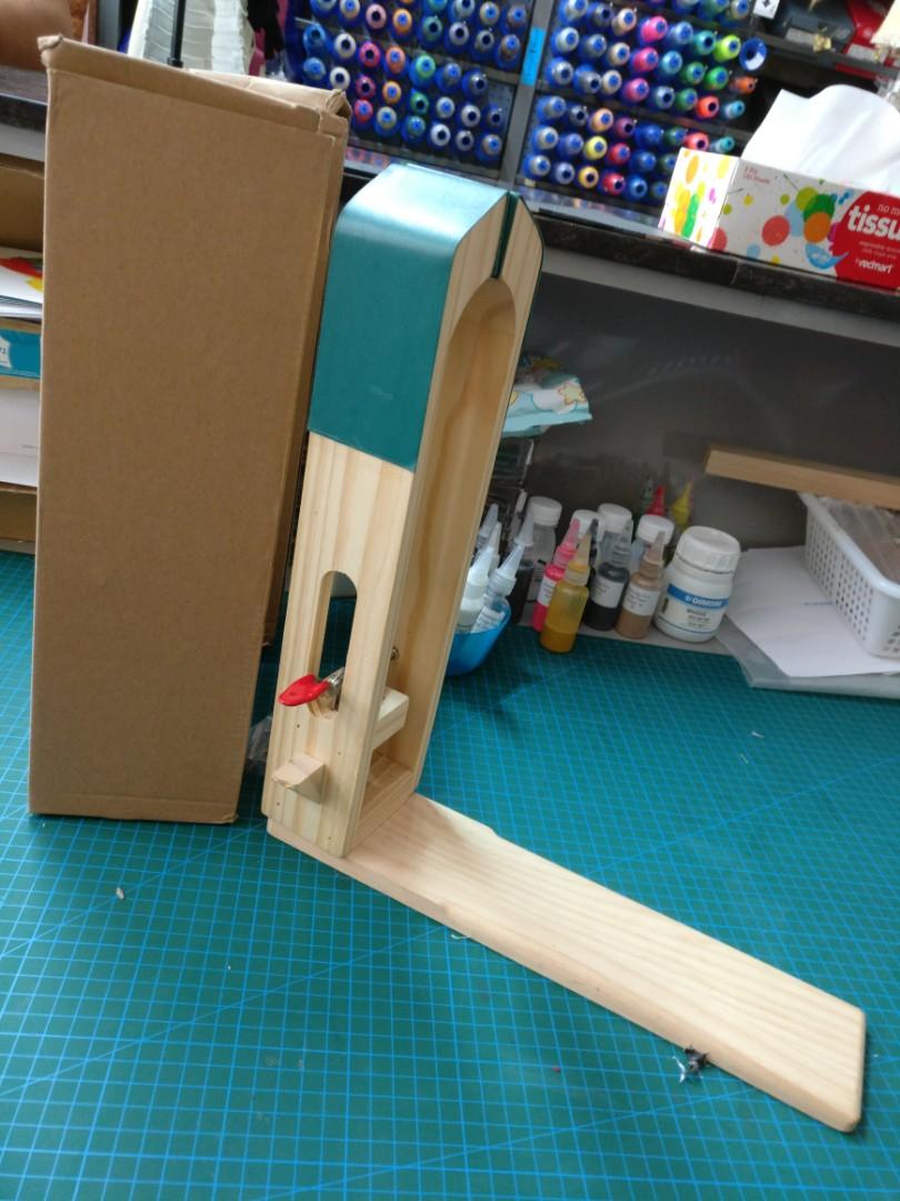 Stitching Pony, Hobbies & Toys, Stationery & Craft, Craft Supplies