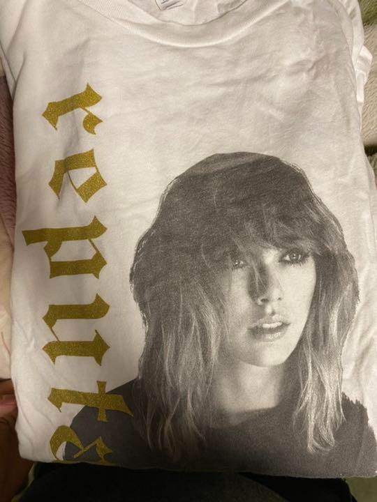 Taylor Swift - Reputation Tour Long-sleeved Large (Pre-order), Hobbies ...