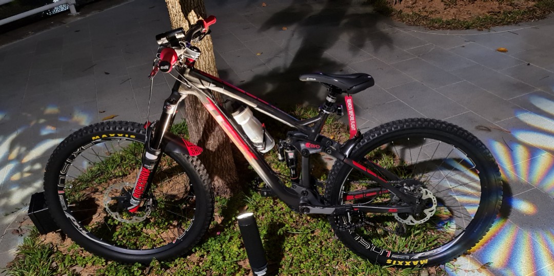 Trek Slash 9.9 EVO, Sports Equipment 