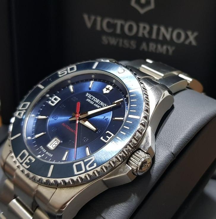Victorinox hotsell maverick 241706