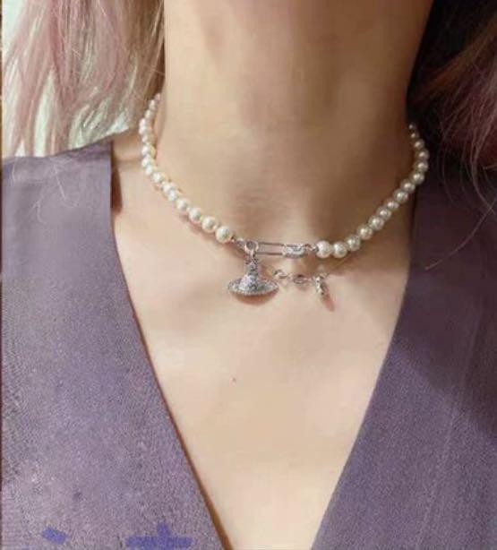 Vivienne westwood pearl necklace outlet with safety pin