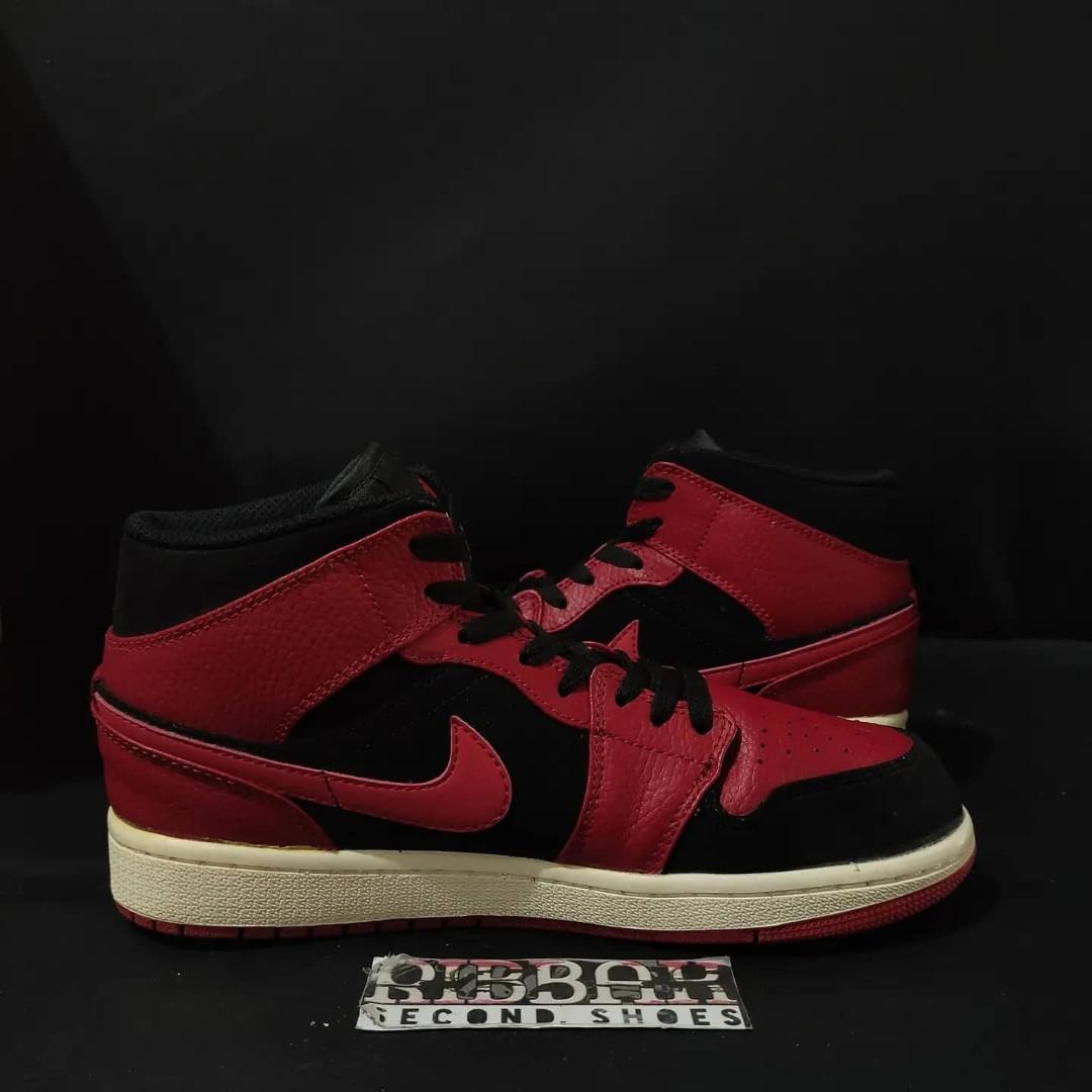 AIR JORDAN 1 MID REVERSE BRED, Fesyen Pria, Sepatu , Sneakers di Carousell