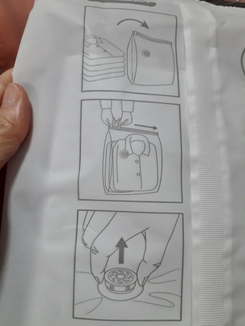 Vacuum Compression Bag ** no plump required ** for luggage or storage luggage bag (Category: Travel Essentials & Accessories) located in Singapore. Submitted by leng8021 (Listing ID 146316309, Image 3). Description: Your Space-Saving Solution! 🌬️ Keep your winter clothes organized and ready for your travels with our brand new, ready stock storage bags. 🧥 Perfect for Storing Winter Clothes: These bags are a must-have for the winter season. Store