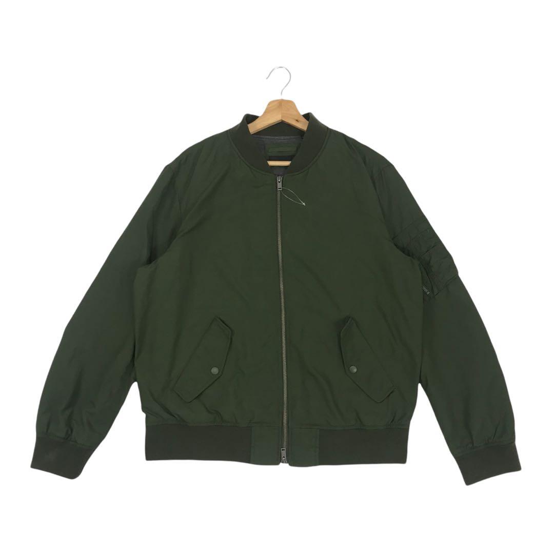 Uniqlo green hotsell bomber jacket