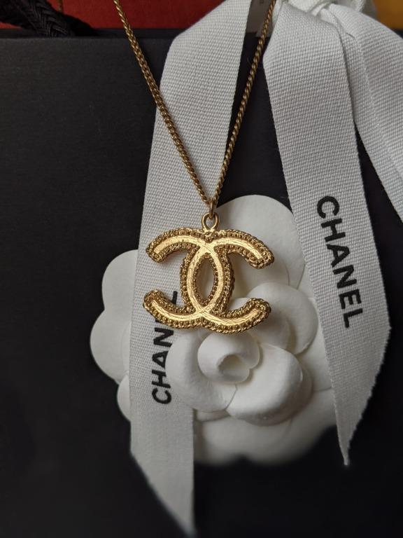 Cc necklace gold top
