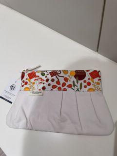 L'occitane make up pouch
