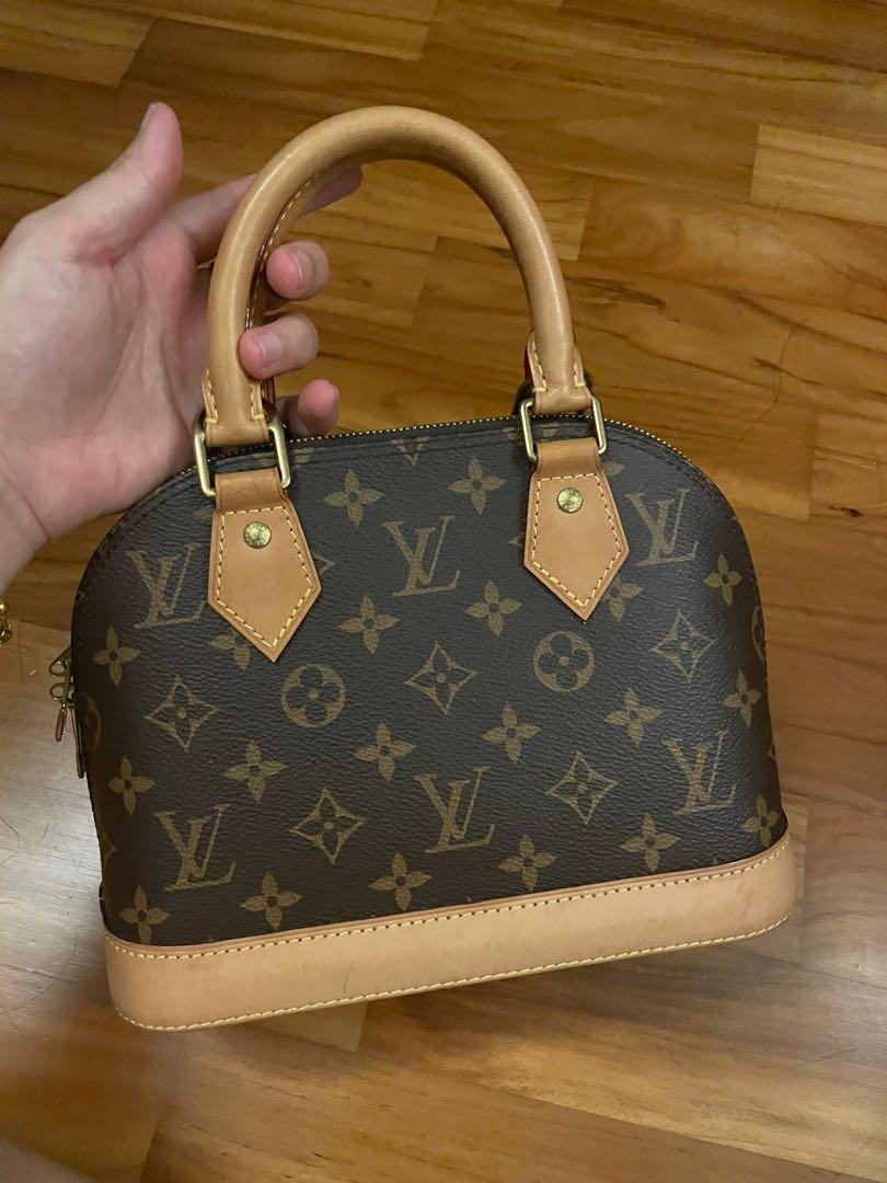 What's in my Bag  Louis Vuitton Alma BB Damier Ebene 