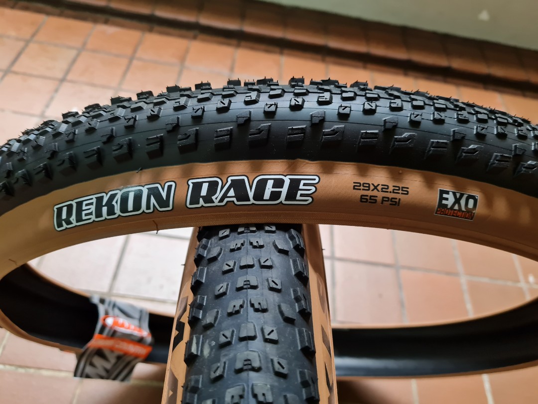 Maxxis Rekon Race 27.5 Skin Tan Wall