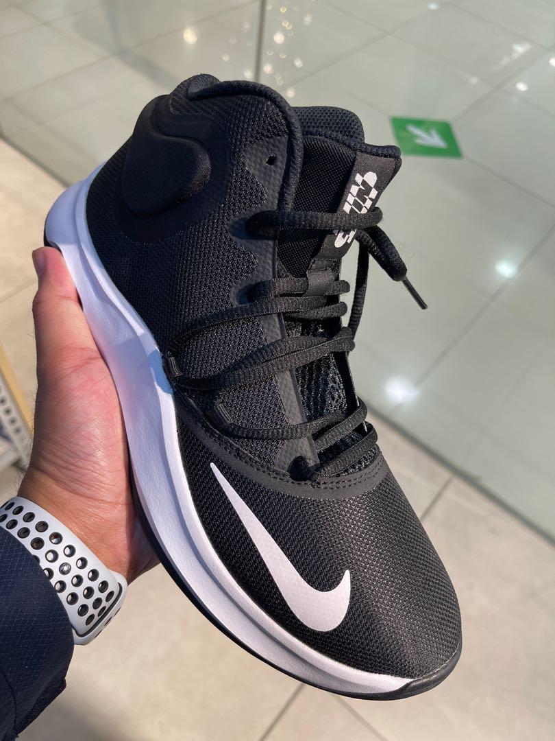 Nike air versatile 4 online