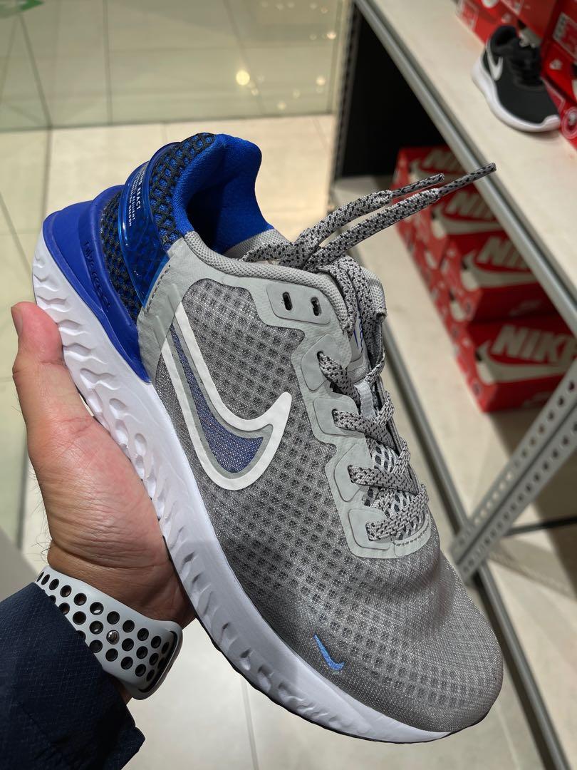 wmns nike legend react 3