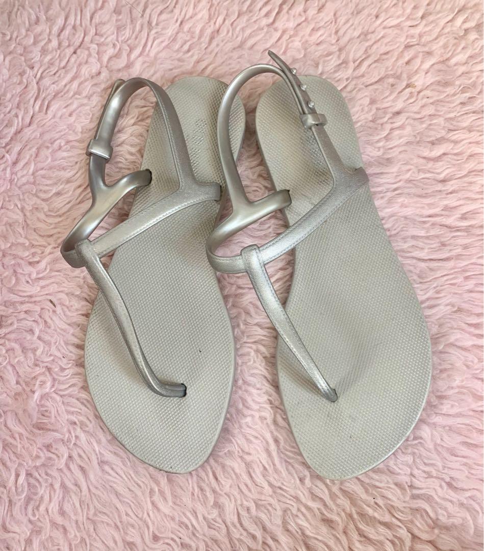 Old Navy Thong Sandals, Women's Fashion, Footwear, Slippers and slides on  Carousell