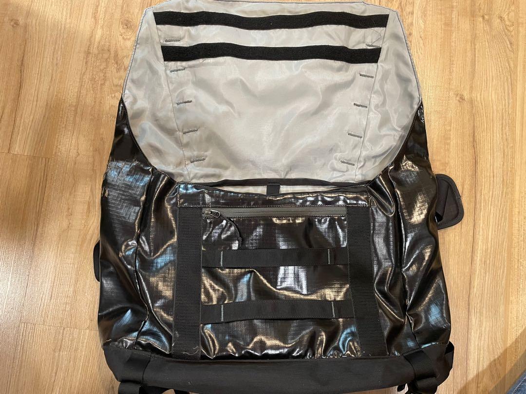 Patagonia black hot sale hole messenger 24l