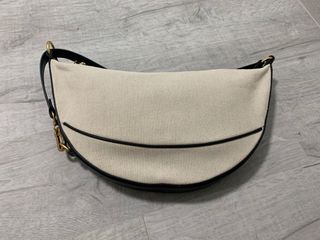 (Category: ) located in . Submitted by jojitozboutique (Listing ID 1130683117, Image 1). Description: .