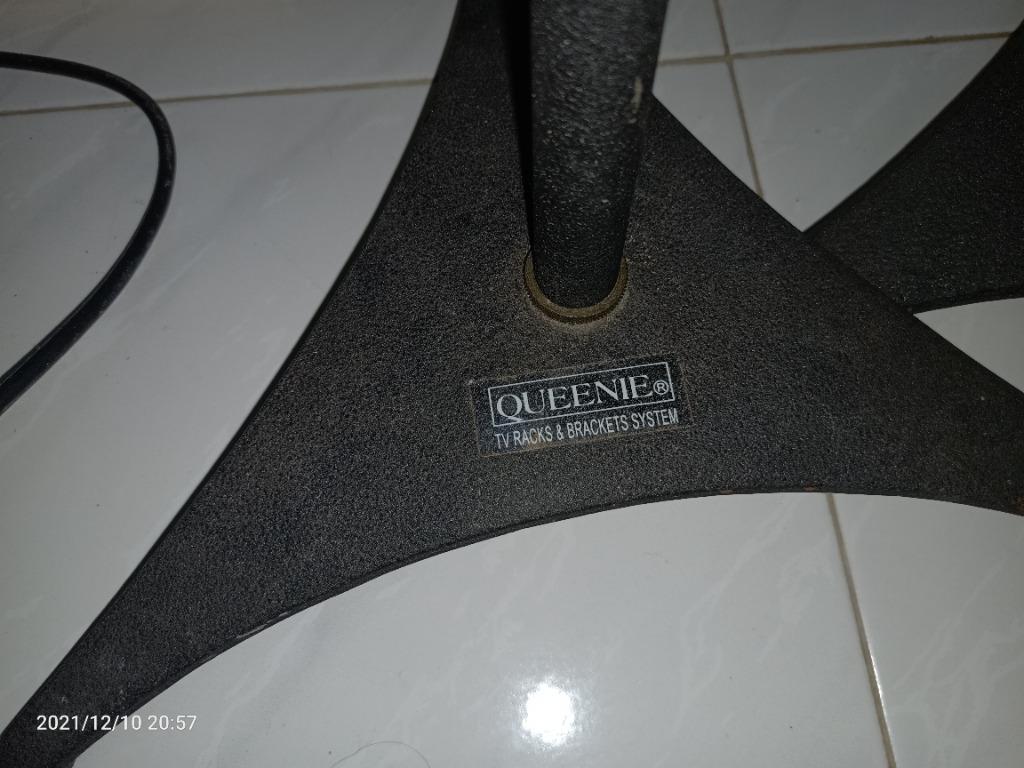 Surround speaker stand, Audio, Soundbars, Speakers & Amplifiers on