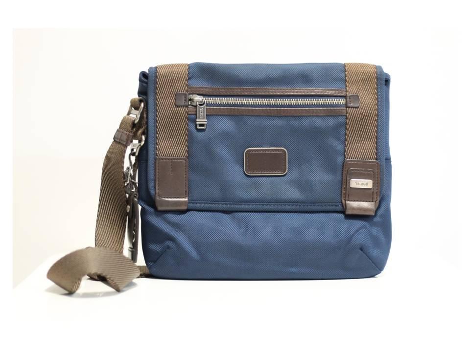 Tumi beale mini messenger 2025