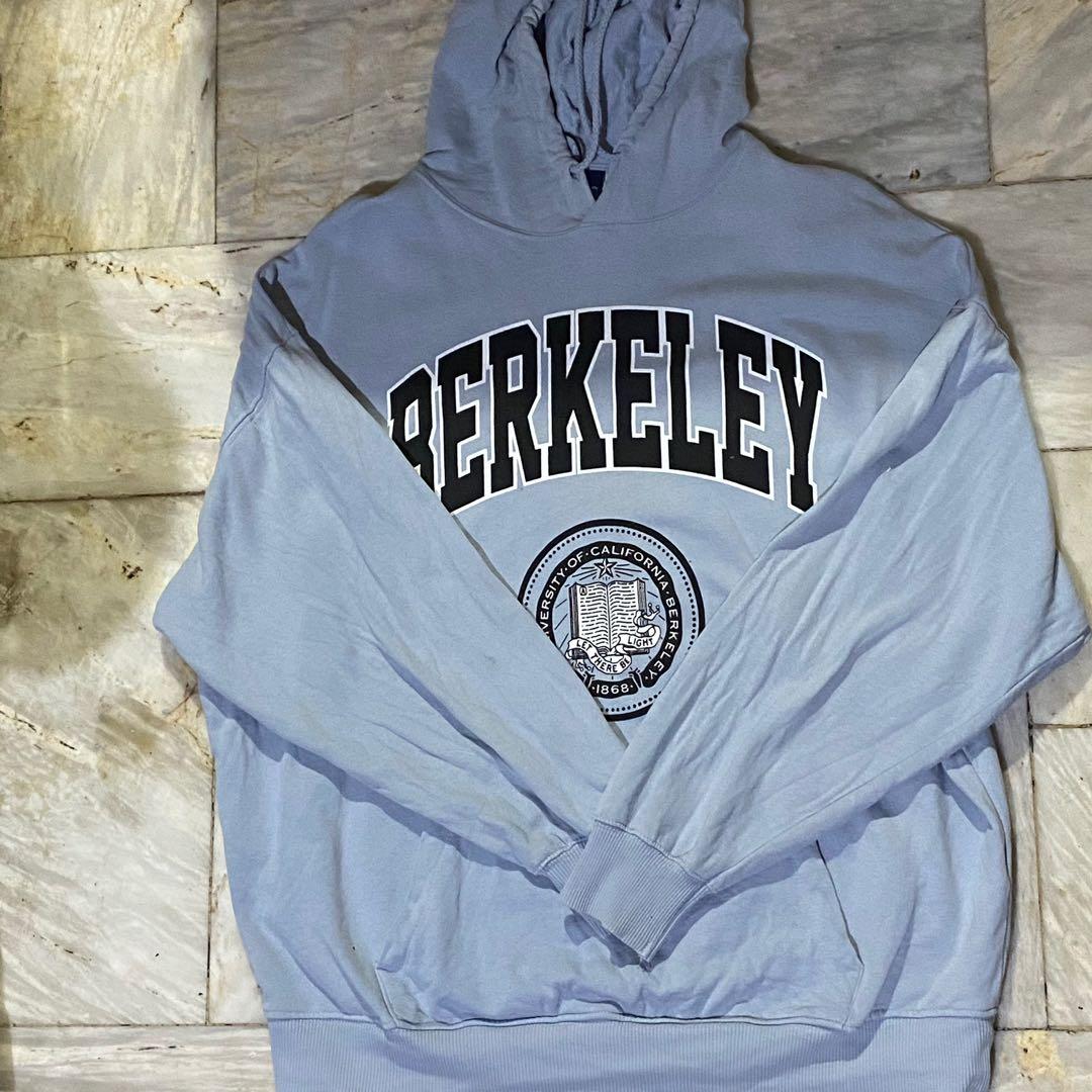 UNIVERSITY BLUE BERKELEY HOODIE (Category: Tshirts & Polo Shirts ) located in Quezon City. Submitted by fr4nkcastle (Listing ID 1130759716, Image 2). Description: - bought from stradivarius for around 2.5k - univ blue ung kulay sobrang gandaaaa -size small on tag but fits small-large. Loc: qc.
