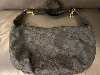 Vivienne Westwood 黑色斜揹袋