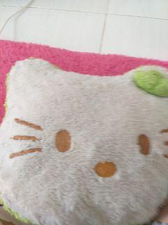 Bantal Hello Kitty