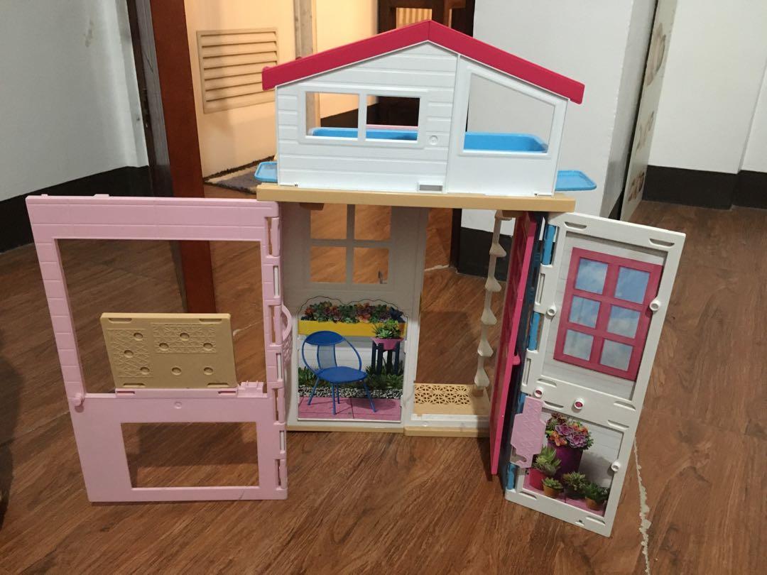 BARBIE DOLL PORTABLE 1 STORY PLAYHOUSE Hobbies Toys Toys Games on Carousell