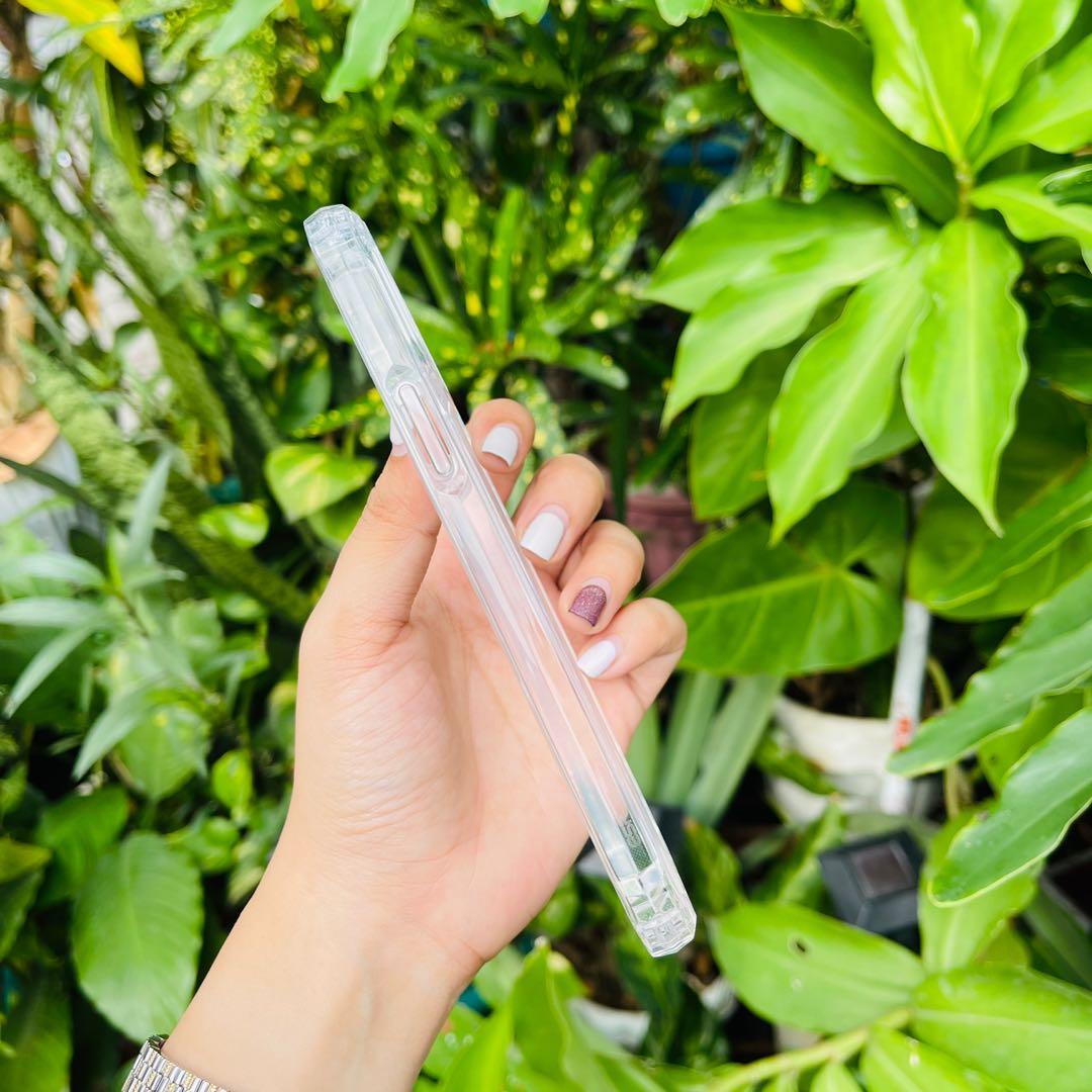 ESR Iphone 12/12 Pro Case (Category: Cases & Sleeves) located in Mandaluyong City. Submitted by co.case (Listing ID 1130846955, Image 3). Description: .