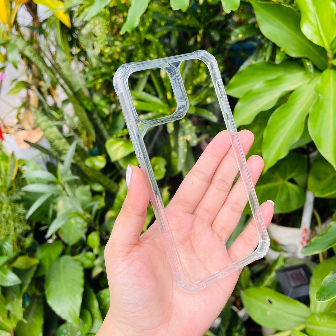ESR Iphone 12/12 Pro Case (Category: Cases & Sleeves) located in Mandaluyong City. Submitted by co.case (Listing ID 1130846955, Image 2). Description: .