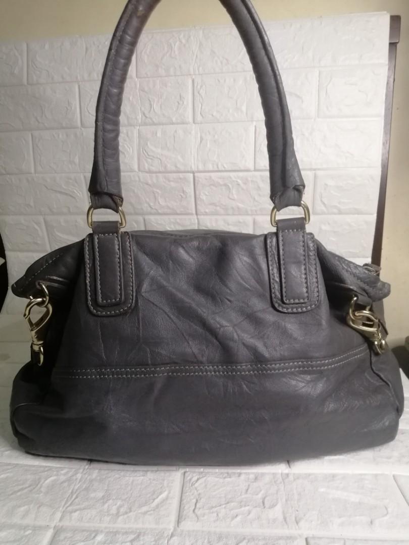 Givenchy Pandora Leather Large Bag (Category: Luxury Bags & Wallets) located in Las Pinas. Submitted by etoksi1234 (Listing ID 1130936689, Image 2). Description: Pre-loved Givenchy Pandora Leather Large bag... Lampu Zip... Silver tone hardware... With code inside the pocket... Some crackings on the leather.... Size: L-15" X H-10" x D-7" Please manage your expectations. All sales are final. Kindly examine pictures carefully when buying online. No 