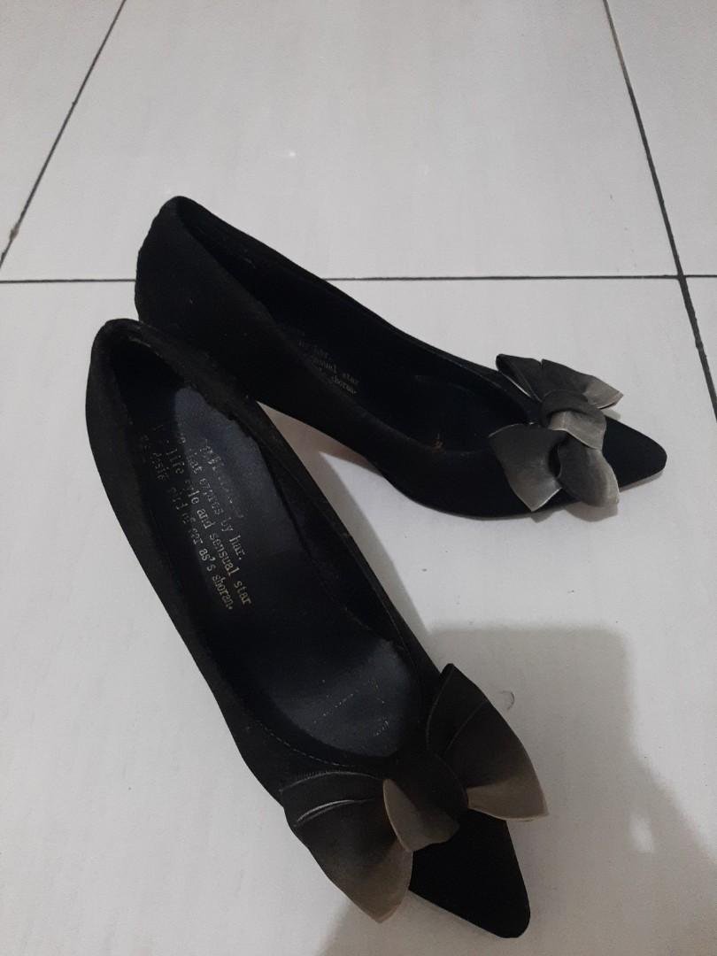 Hils, Fesyen Wanita, Sepatu di Carousell
