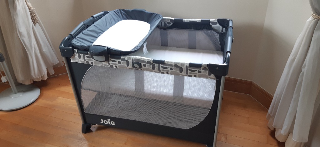 Joie commuter change outlet travel cot