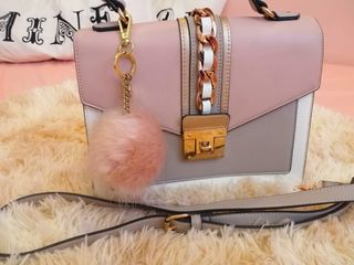 (Category: ) located in . Submitted by famesprelovedcollection (Listing ID 1130898881, Image 1). Description: .