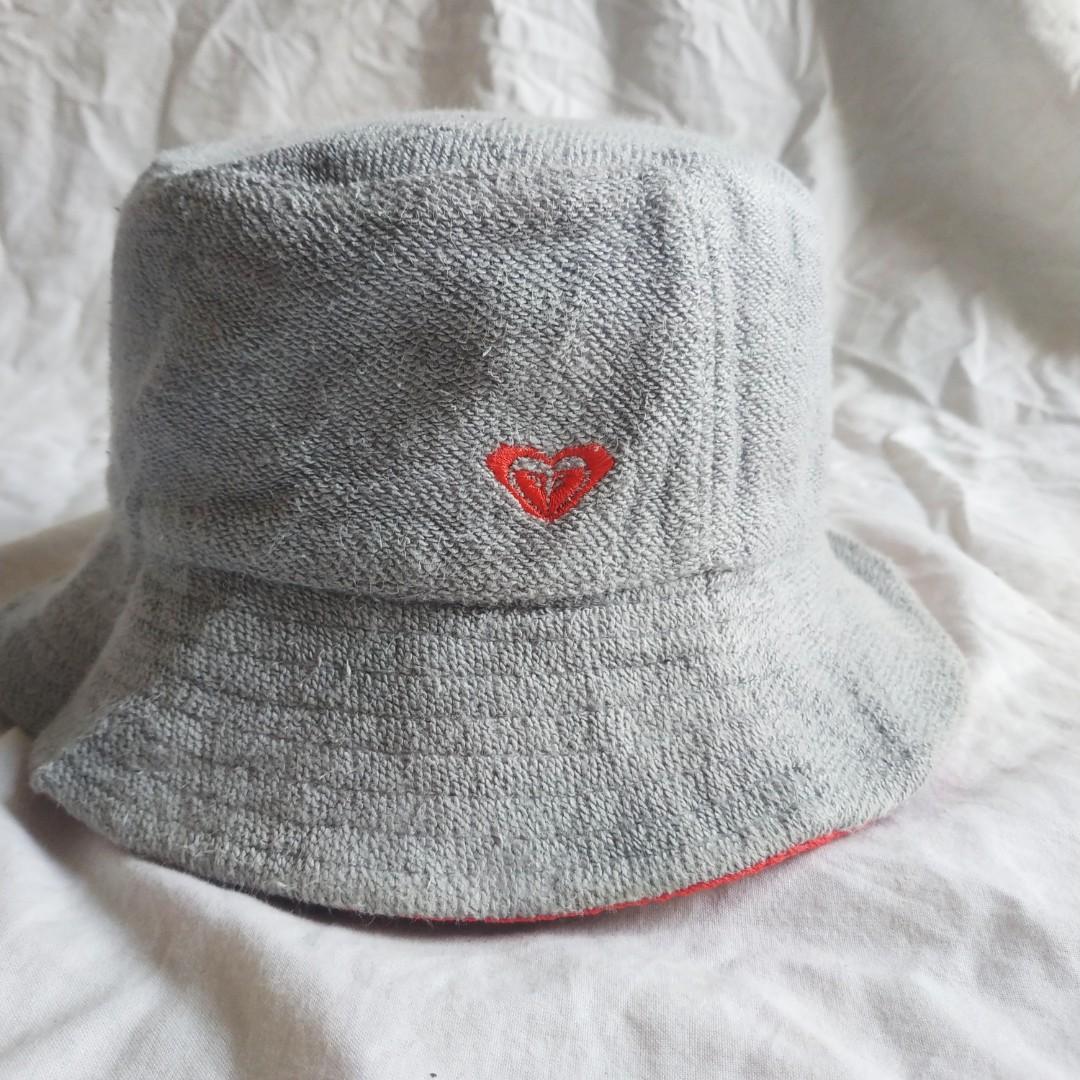 Roxy Bucket Hat, Fesyen Pria, Aksesoris 