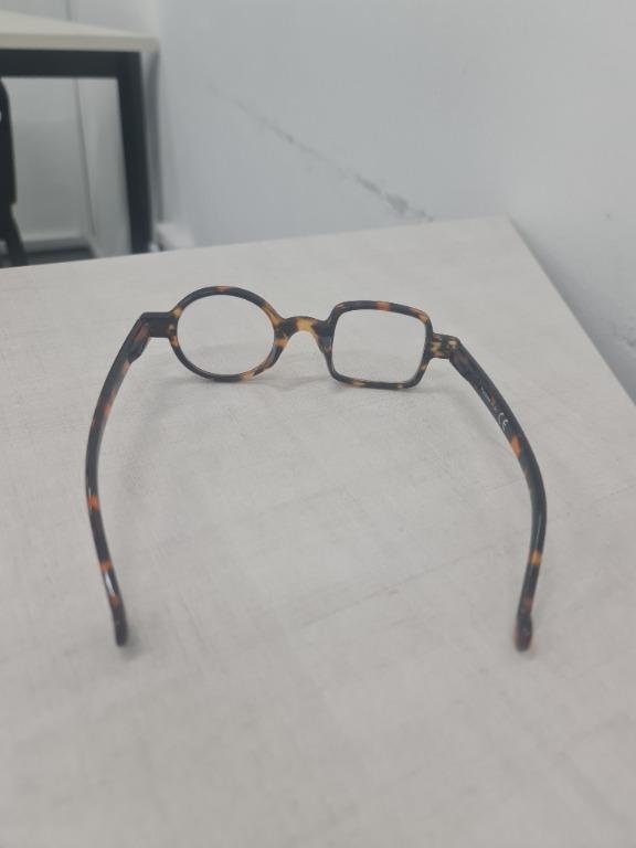 Spectacles (Category: Accessory holder, box & organizers) located in Singapore. Submitted by bebo235 (Listing ID 1130898067, Image 3). Description: spectacles up for sales! For short sightedness. Great for anyone who needs it! Cheap and good!.