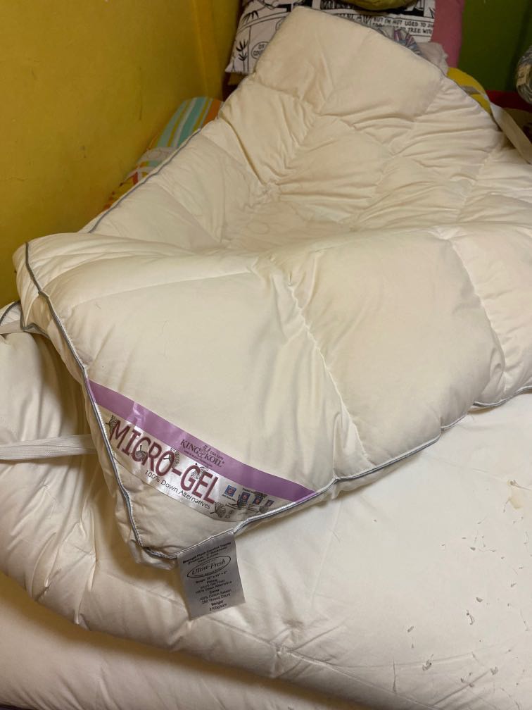 Topper king koil microgel, Furniture & Home Living, Furniture, Bed