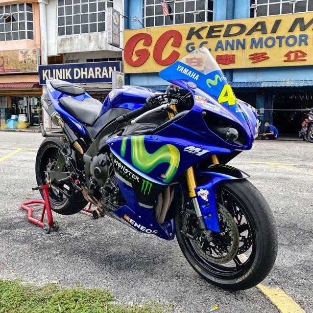 Yamaha r1 46 top