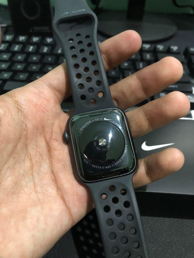 apple watch se black nike