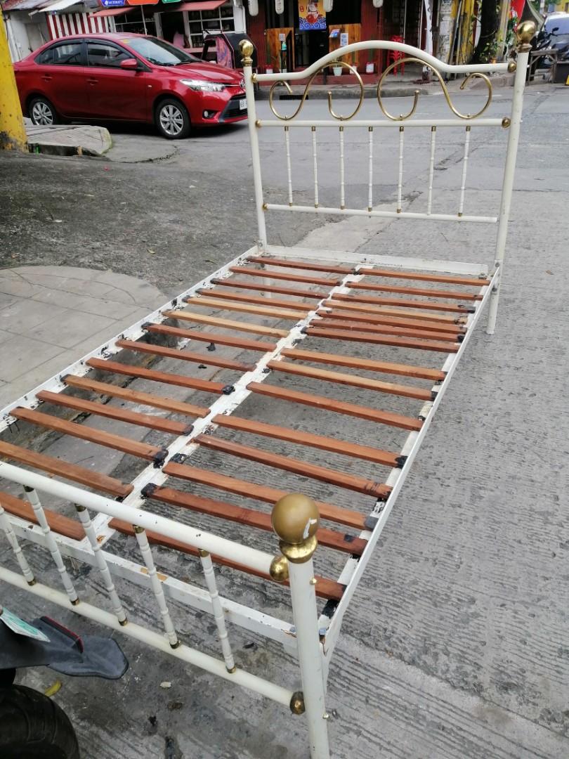 Bed frame double size heavy duty price 3500 pesos makati pick up
