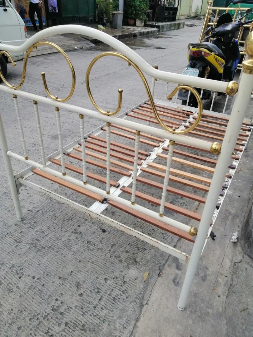 Bed frame double size heavy duty price 3500 pesos makati pick up