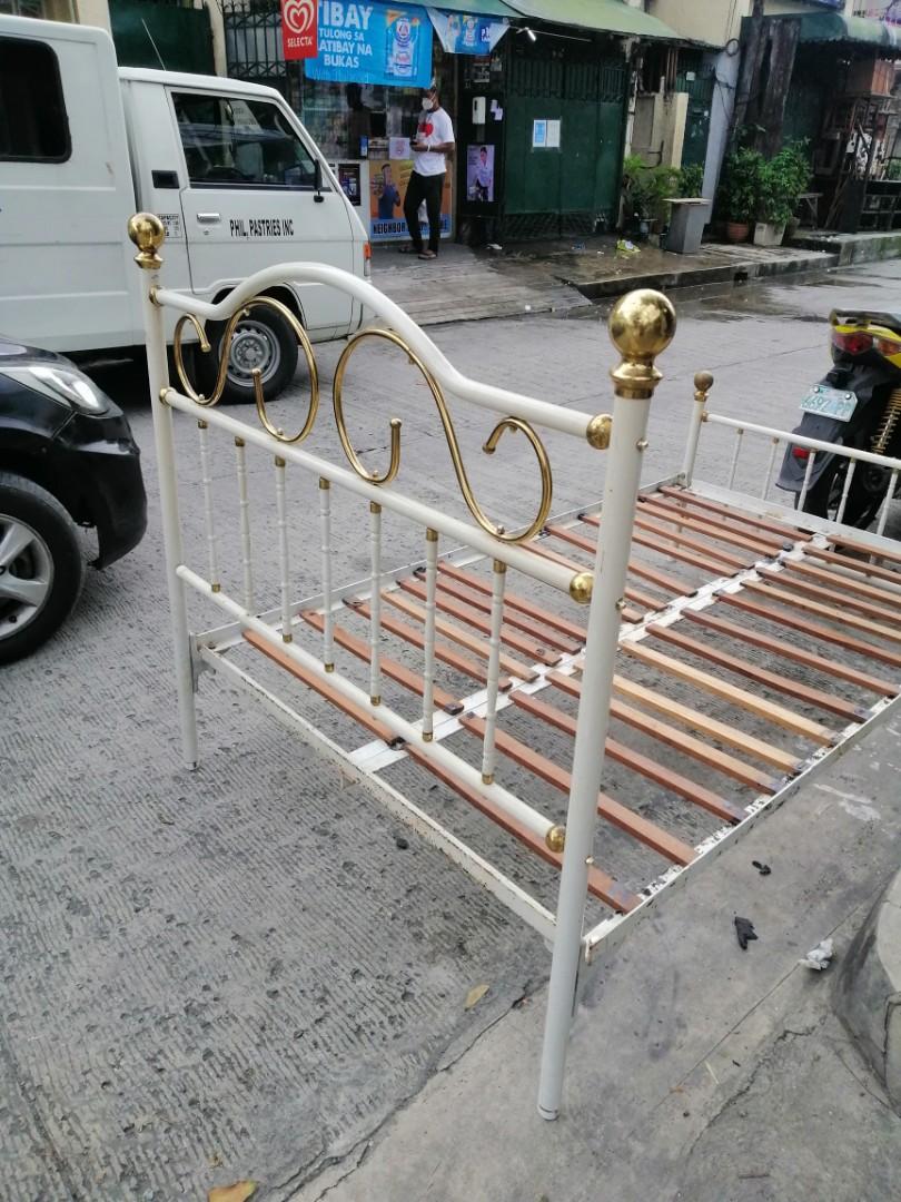 Bed frame double size heavy duty price 3500 pesos makati pick up