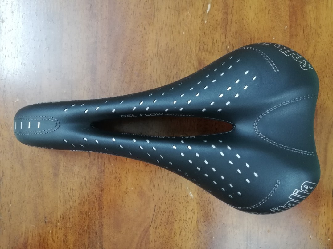 Bicycle Saddle Selle Italia Sport Gel Flow, Sports Equipment, Bicycles \u0026  Parts, Bicycles on Carousell