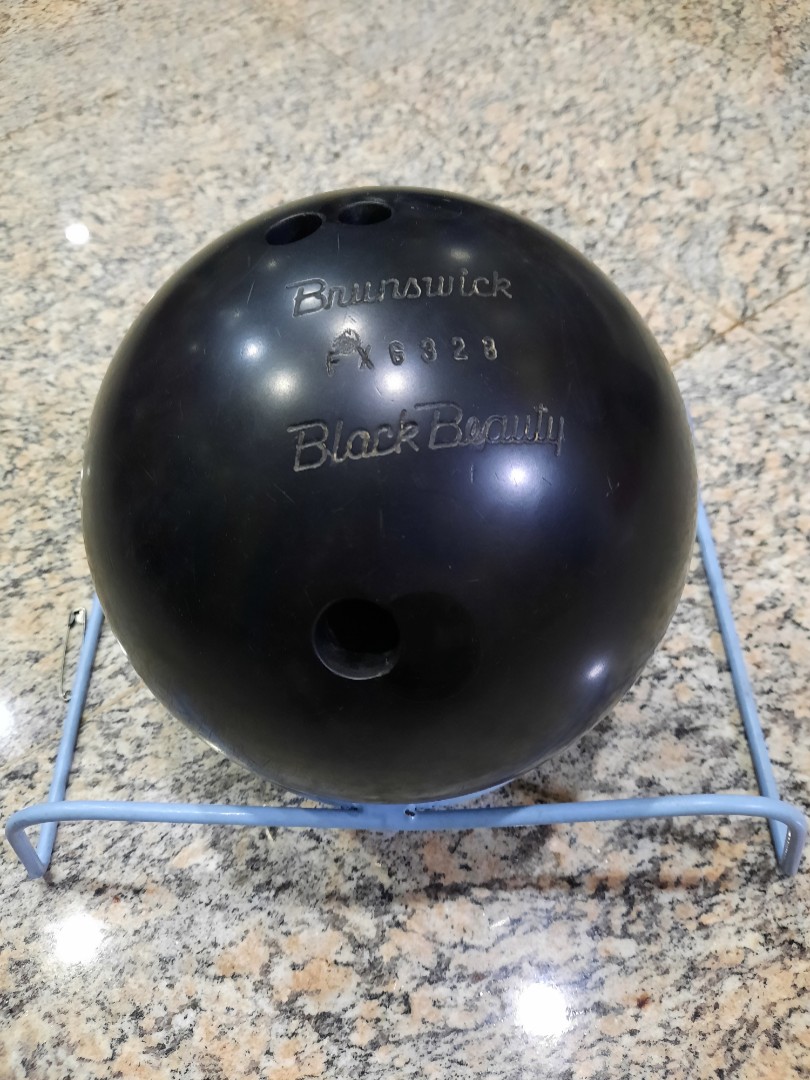Black beauty bowling ball, Sports Equipment, Sports & Games, Billiards & Bowling on Carousell