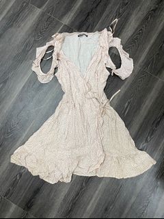 (Category: ) located in . Submitted by sywardrobe (Listing ID 1131059541, Image 1). Description: .