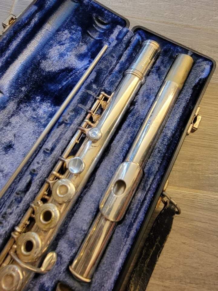 Flute Gemeinhardt 3B with B foot, Hobbies & Toys, Music & Media, Musical Instruments on Carousell