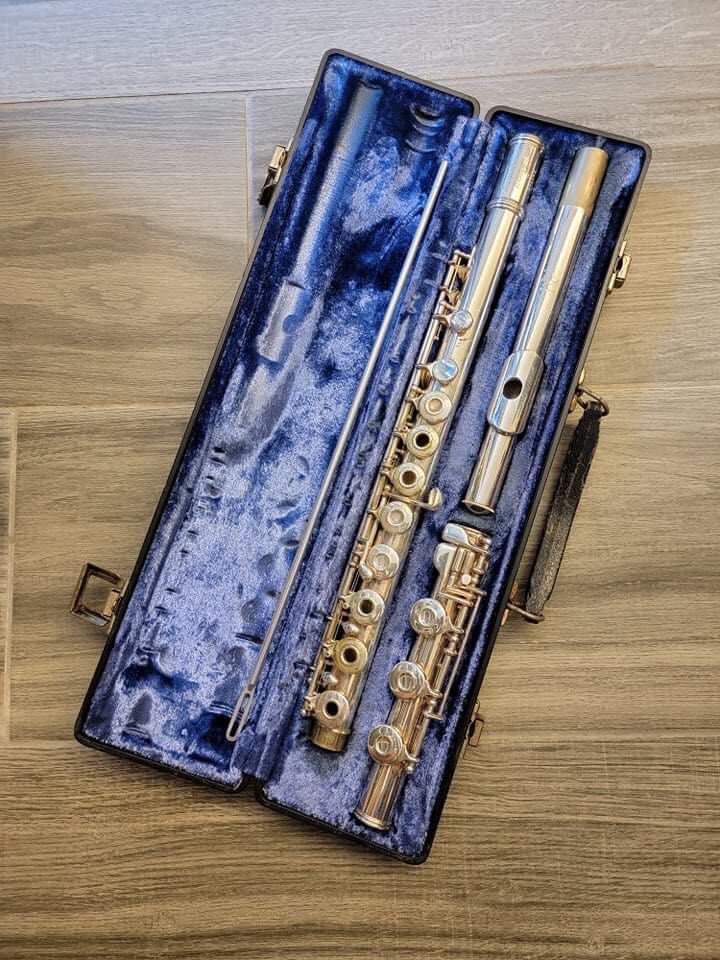 Flute Gemeinhardt 3B with B foot, Hobbies & Toys, Music & Media, Musical Instruments on Carousell